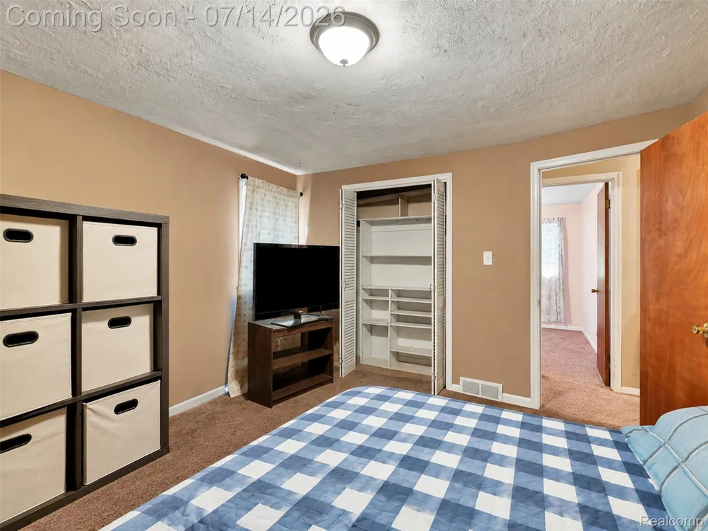 27679 Spring Arbor Drive Southfield City MI 48076