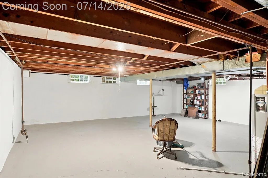 27679 Spring Arbor Drive Southfield City MI 48076