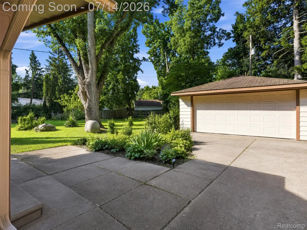 27679 Spring Arbor Drive Southfield City MI 48076