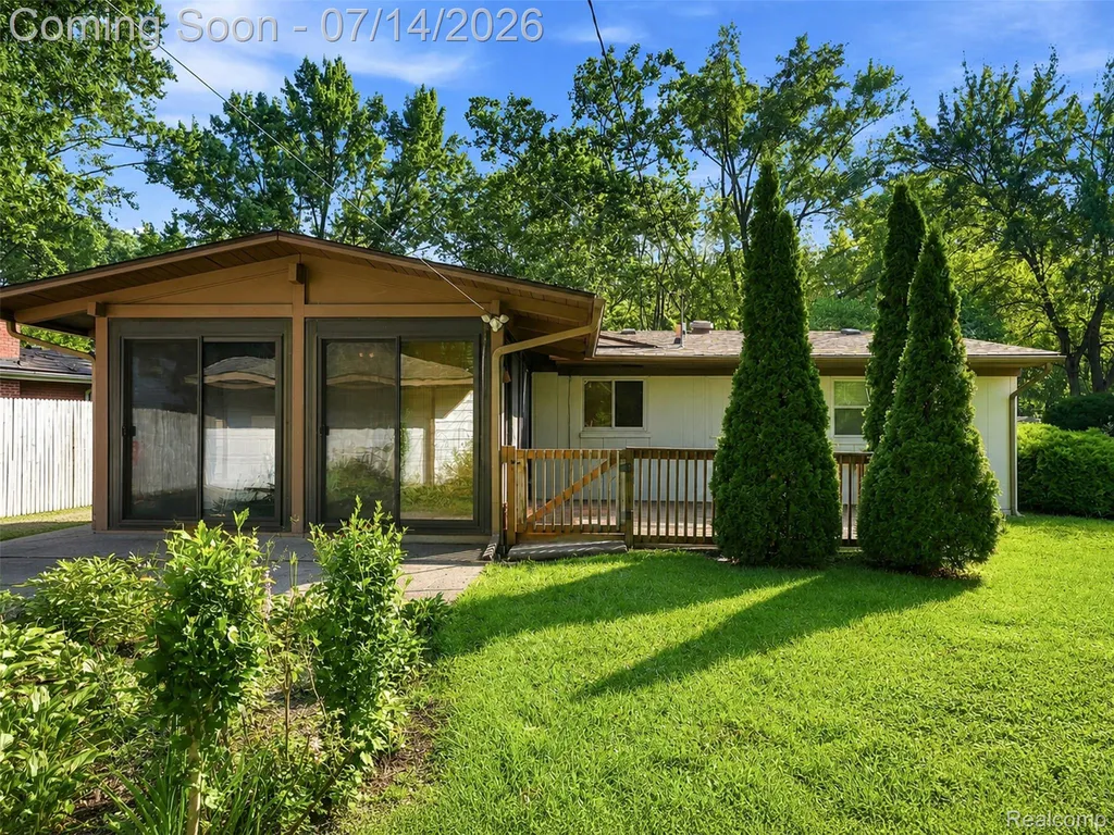 27679 Spring Arbor Drive Southfield City MI 48076