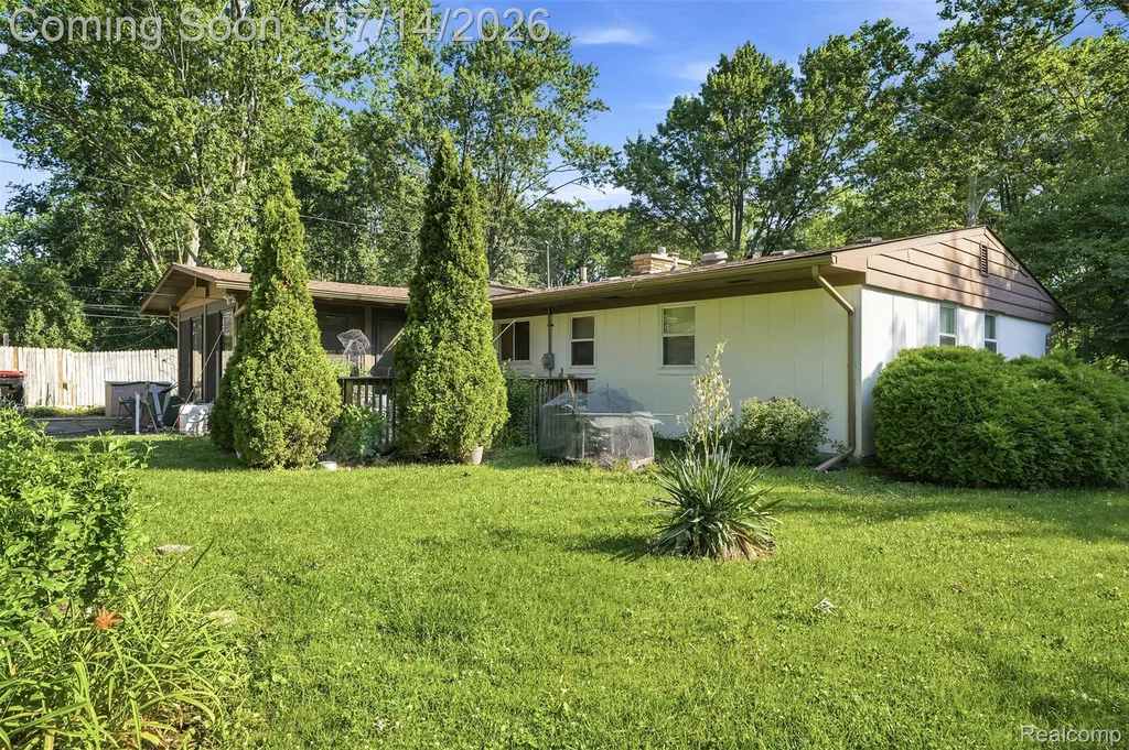 27679 Spring Arbor Drive Southfield City MI 48076