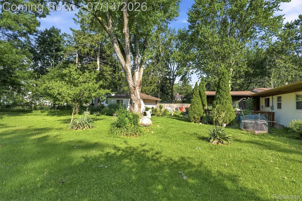 27679 Spring Arbor Drive Southfield City MI 48076