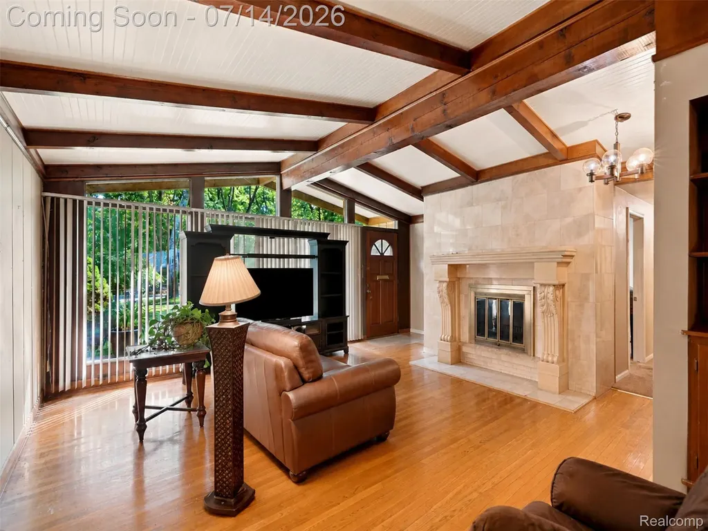 27679 Spring Arbor Drive Southfield City MI 48076