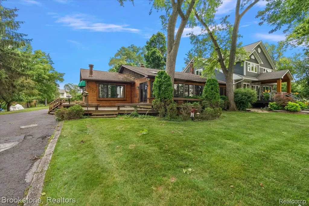 1167 E Lake Drive Novi City MI 48377