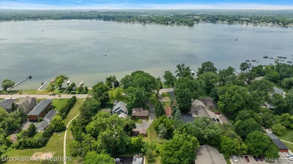 1167 E Lake Drive Novi City MI 48377