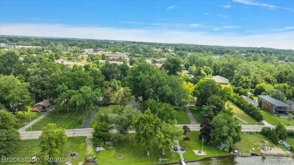 1167 E Lake Drive Novi City MI 48377