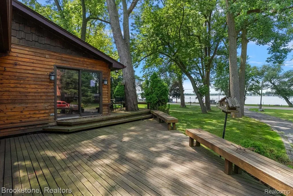 1167 E Lake Drive Novi City MI 48377