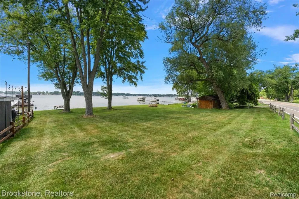 1167 E Lake Drive Novi City MI 48377