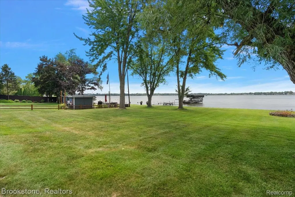 1167 E Lake Drive Novi City MI 48377