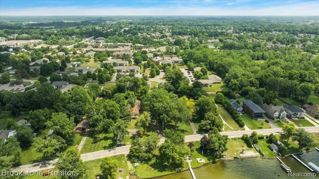 1167 E Lake Drive Novi City MI 48377