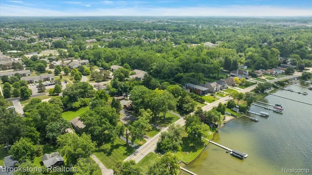 1167 E Lake Drive Novi City MI 48377