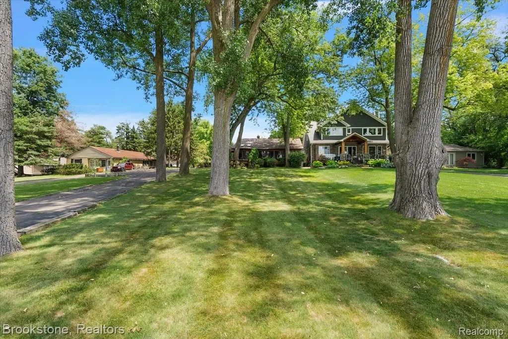 1167 E Lake Drive Novi City MI 48377