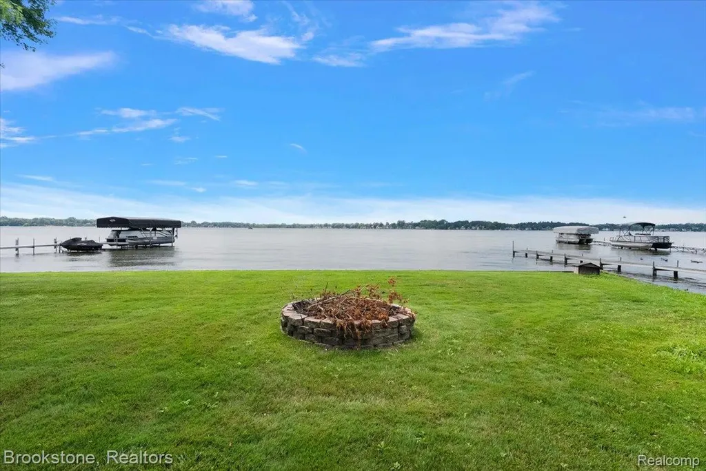 1167 E Lake Drive Novi City MI 48377