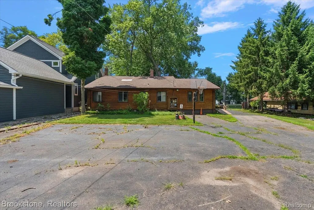 1167 E Lake Drive Novi City MI 48377