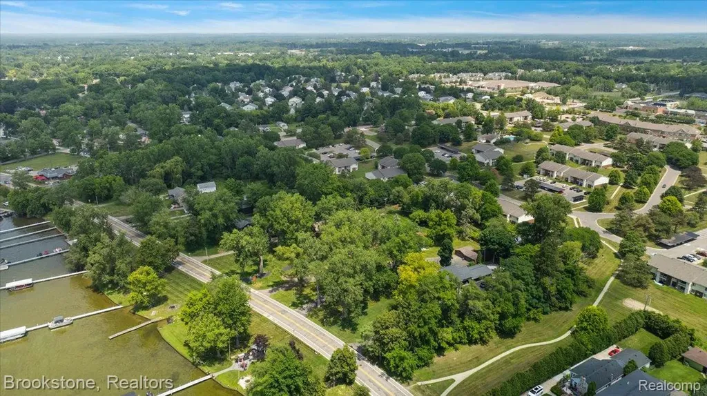 1167 E Lake Drive Novi City MI 48377