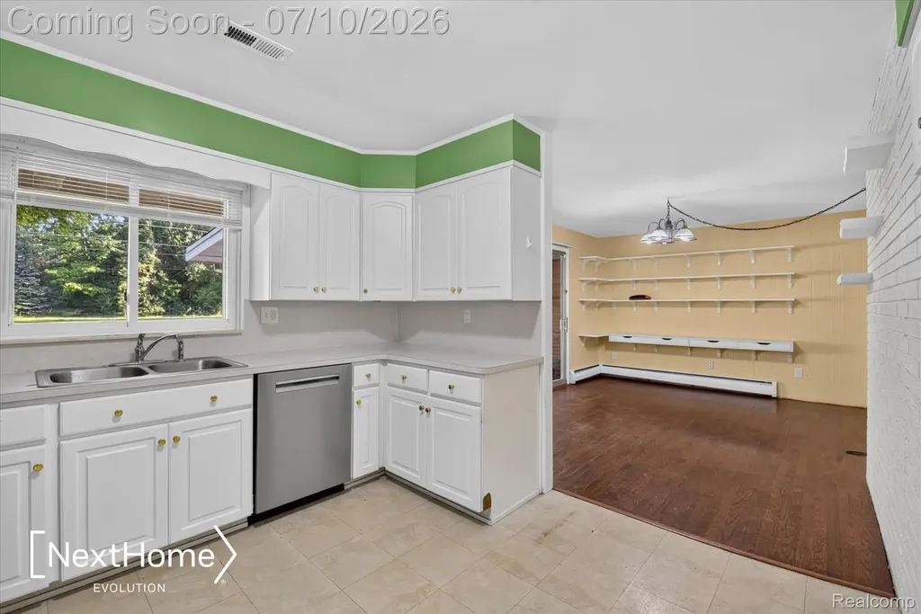 33950 Ecorse Road Romulus City MI 48174
