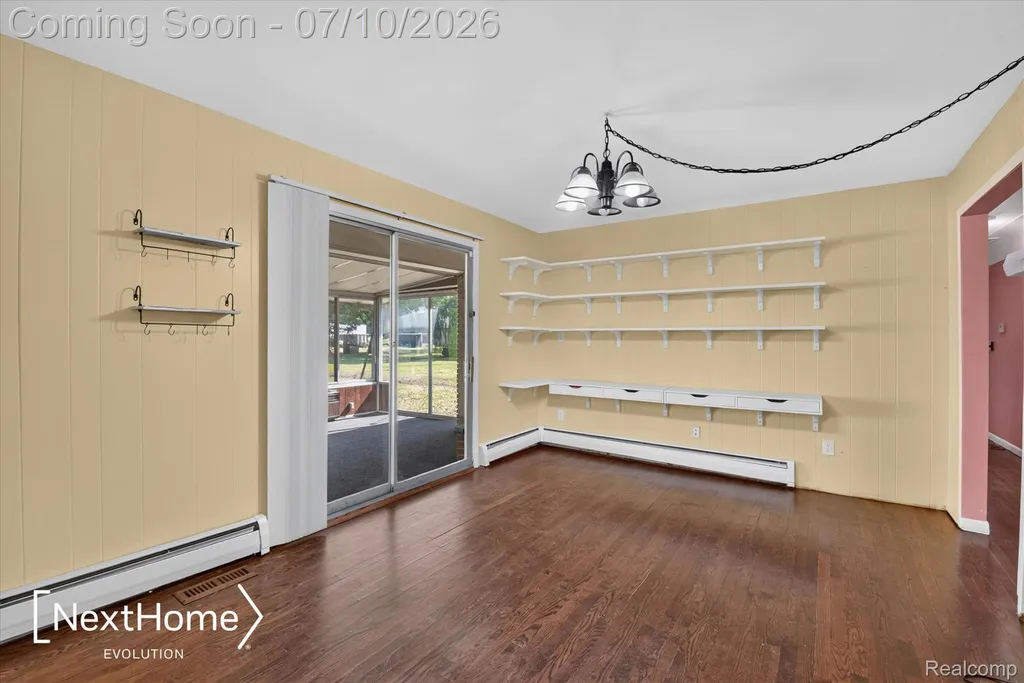 33950 Ecorse Road Romulus City MI 48174