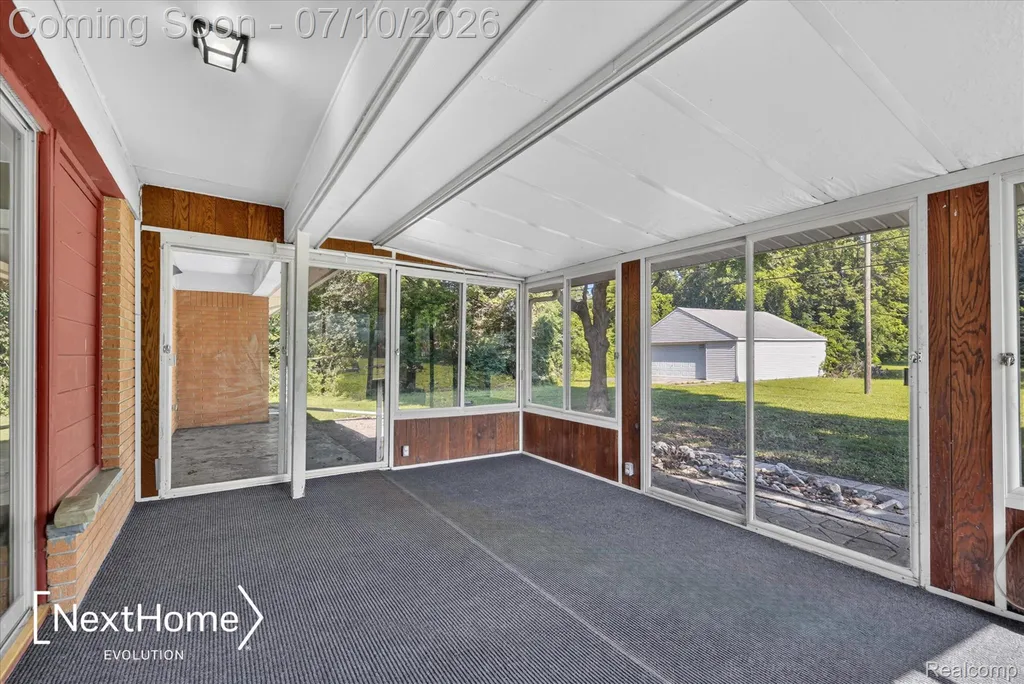 33950 Ecorse Road Romulus City MI 48174