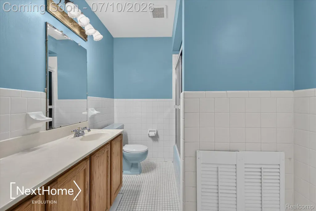 33950 Ecorse Road Romulus City MI 48174