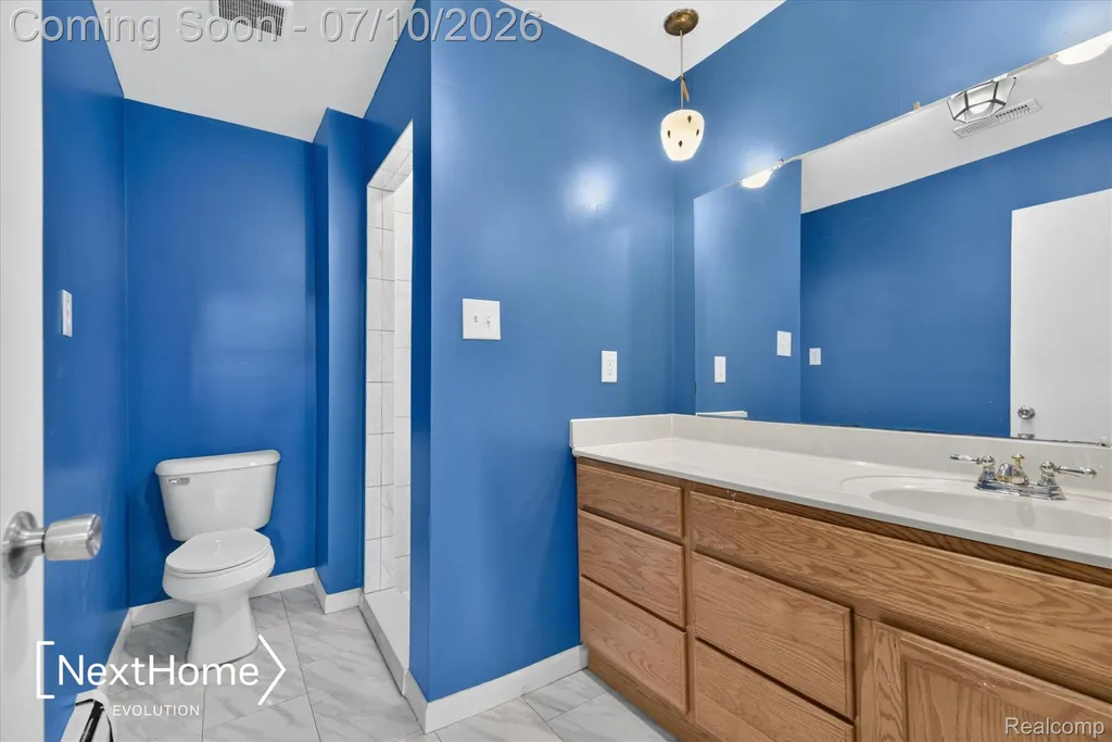 33950 Ecorse Road Romulus City MI 48174