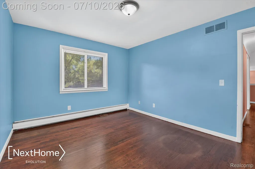 33950 Ecorse Road Romulus City MI 48174