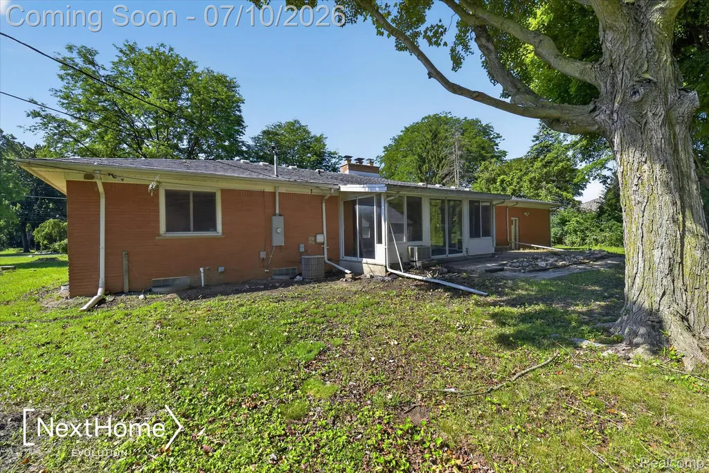 33950 Ecorse Road Romulus City MI 48174