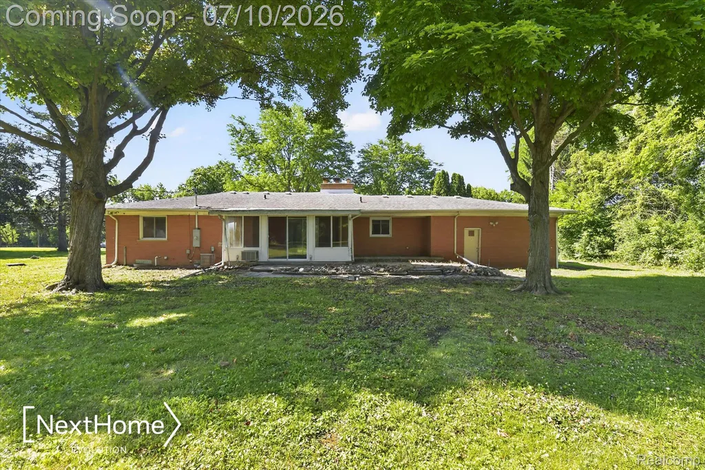 33950 Ecorse Road Romulus City MI 48174