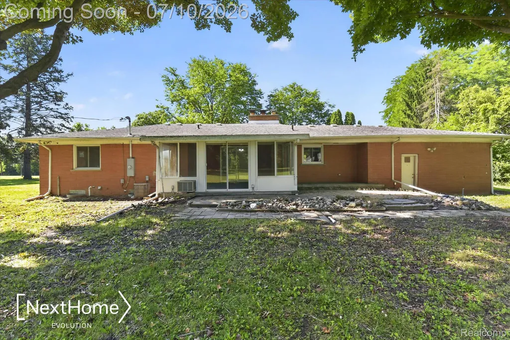 33950 Ecorse Road Romulus City MI 48174