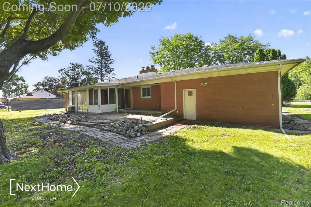 33950 Ecorse Road Romulus City MI 48174