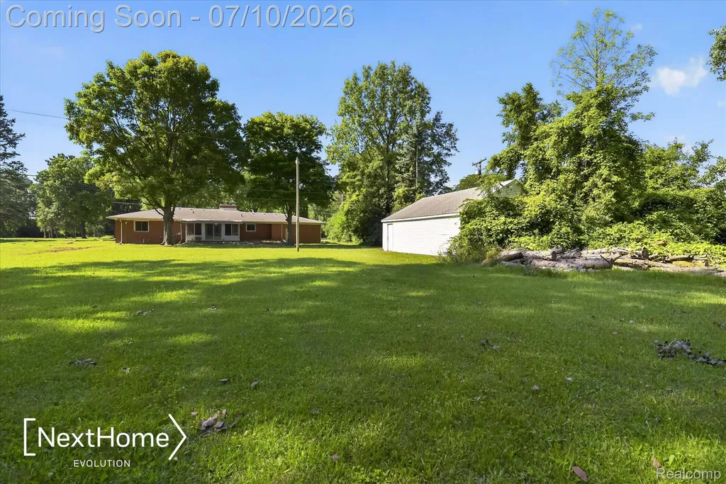 33950 Ecorse Road Romulus City MI 48174