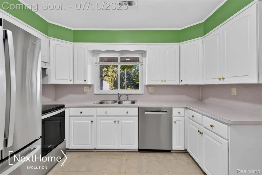 33950 Ecorse Road Romulus City MI 48174
