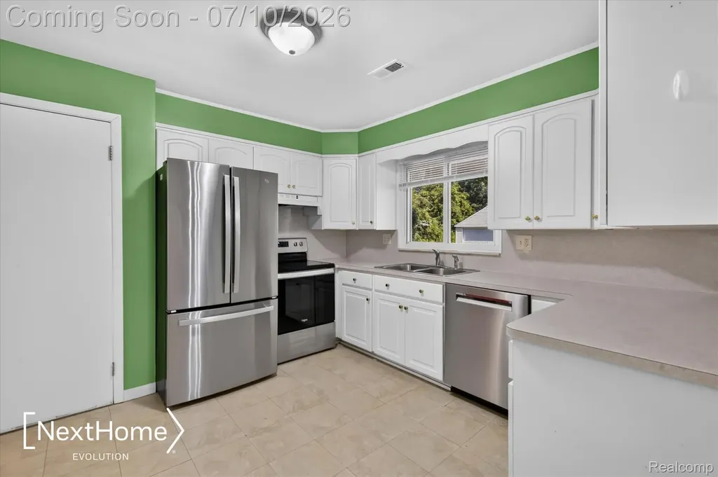 33950 Ecorse Road Romulus City MI 48174