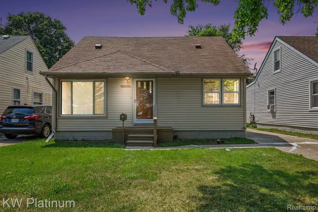 23755 Schroeder Avenue Eastpointe City MI 48021