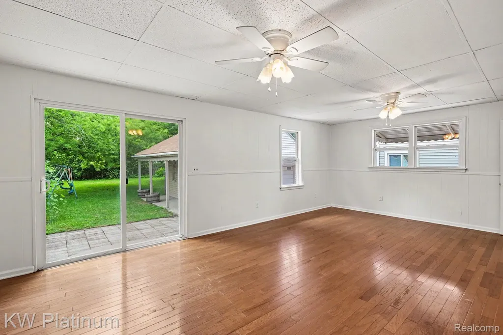 23755 Schroeder Avenue Eastpointe City MI 48021