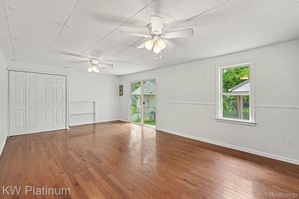 23755 Schroeder Avenue Eastpointe City MI 48021