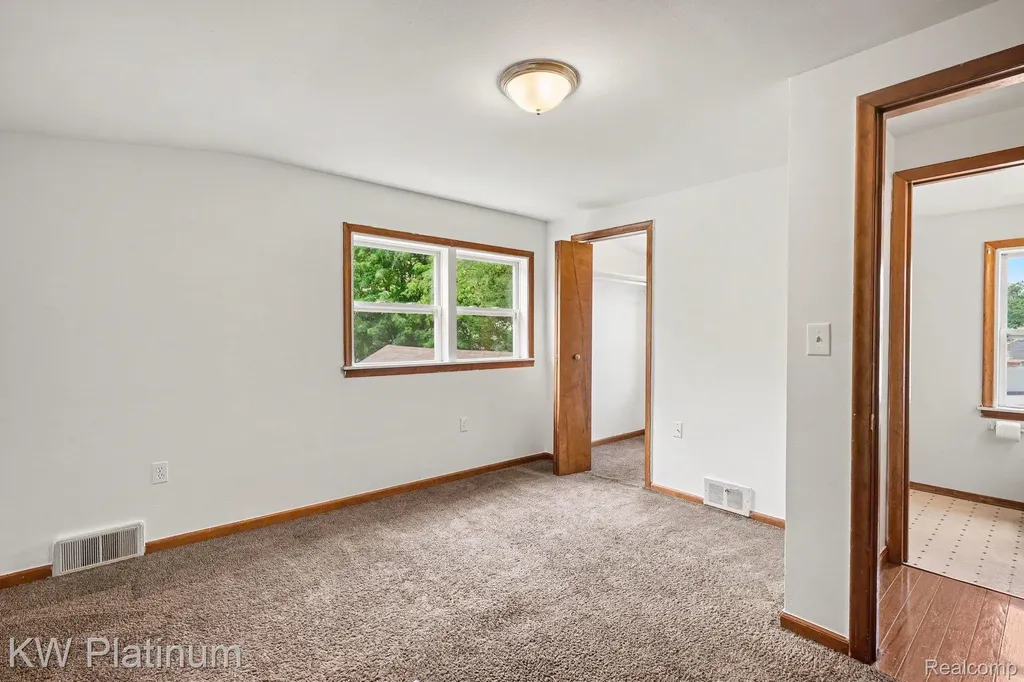 23755 Schroeder Avenue Eastpointe City MI 48021