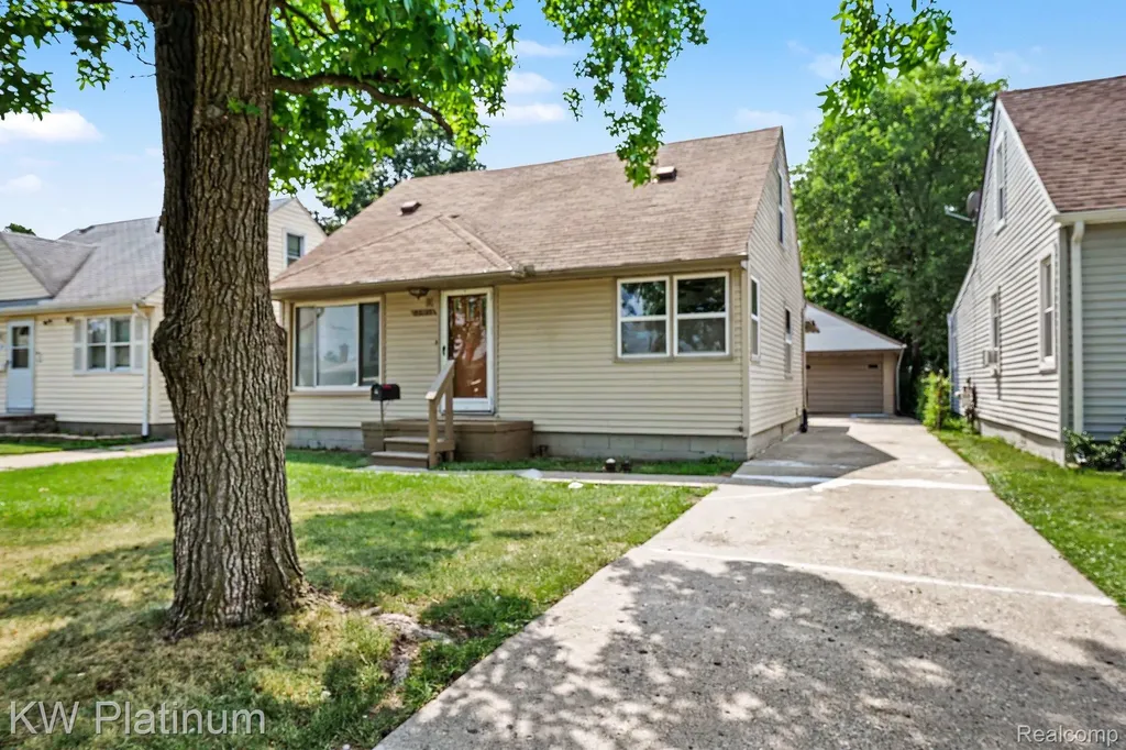 23755 Schroeder Avenue Eastpointe City MI 48021
