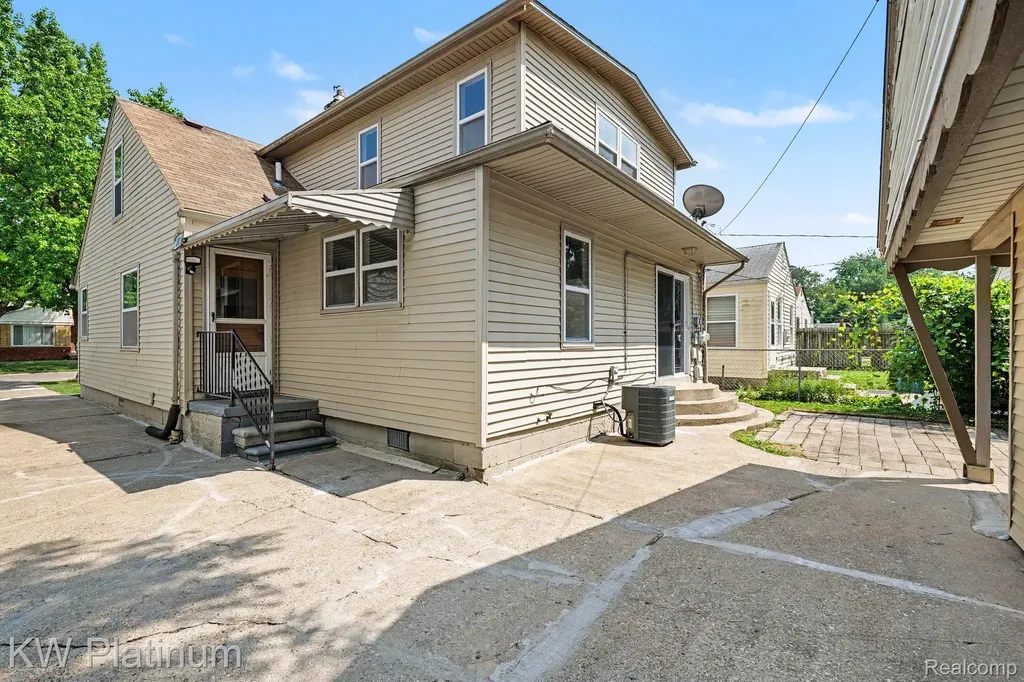 23755 Schroeder Avenue Eastpointe City MI 48021