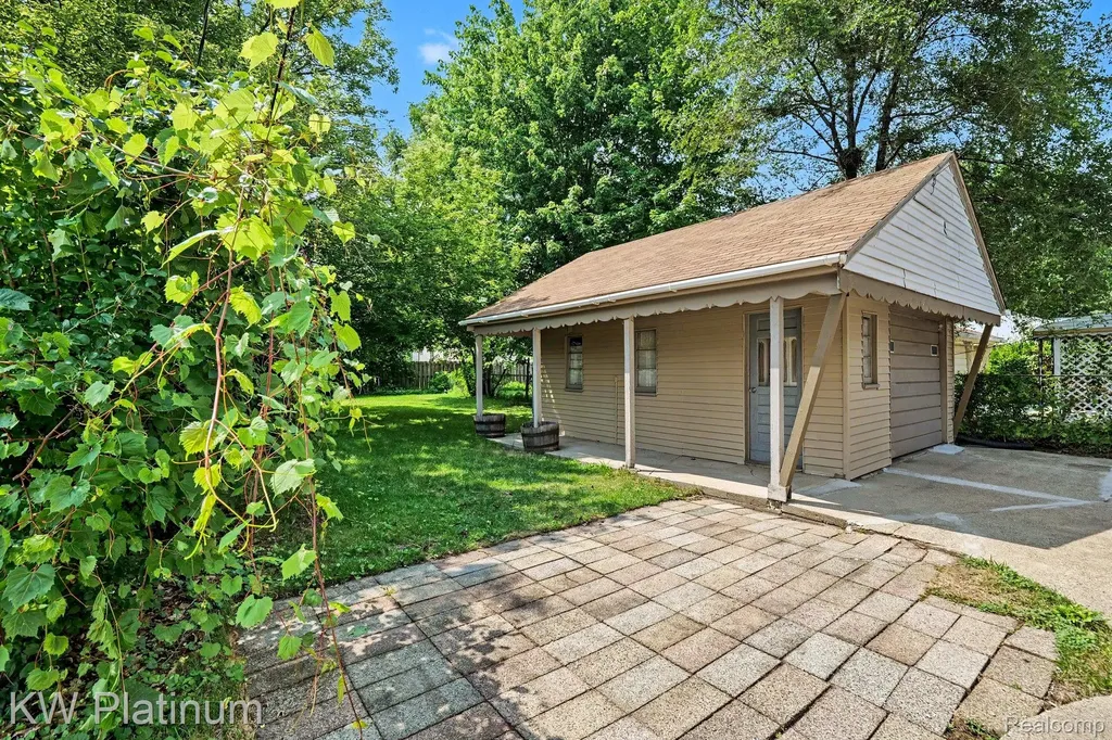 23755 Schroeder Avenue Eastpointe City MI 48021