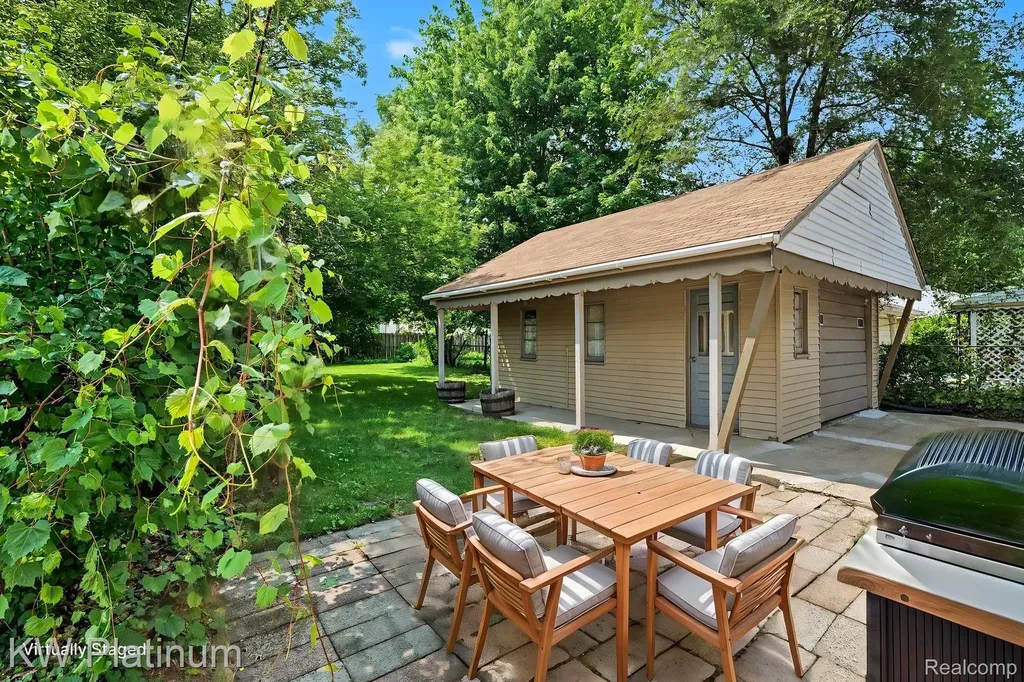 23755 Schroeder Avenue Eastpointe City MI 48021