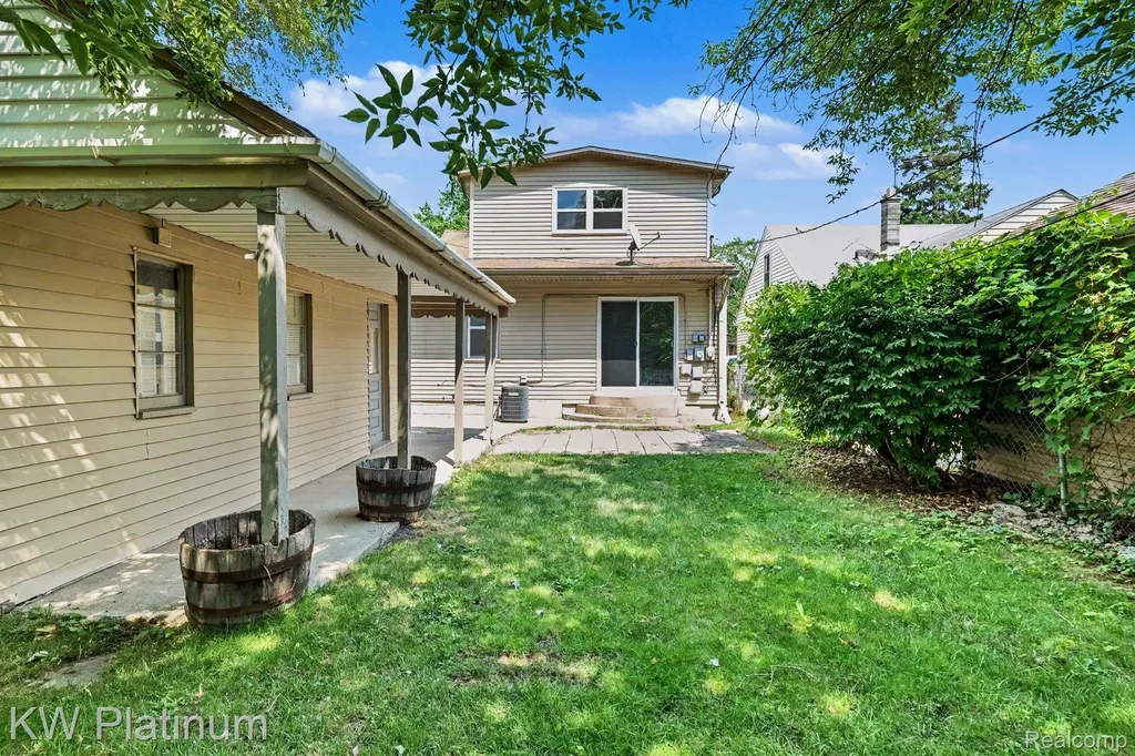 23755 Schroeder Avenue Eastpointe City MI 48021
