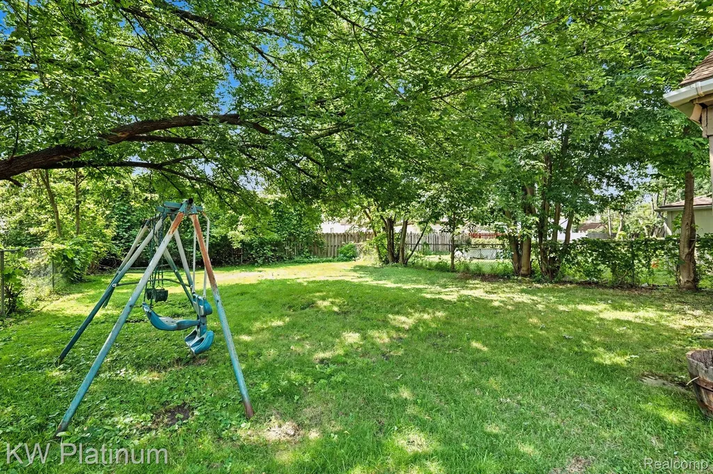 23755 Schroeder Avenue Eastpointe City MI 48021
