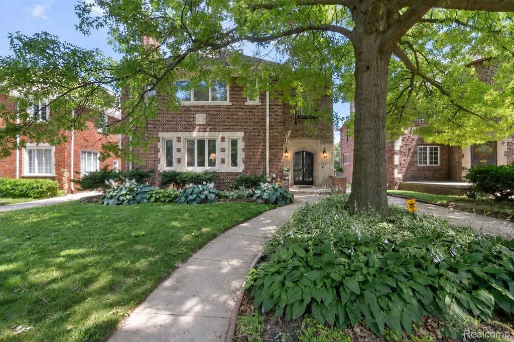 17198 Wildemere Street Detroit City MI 48221