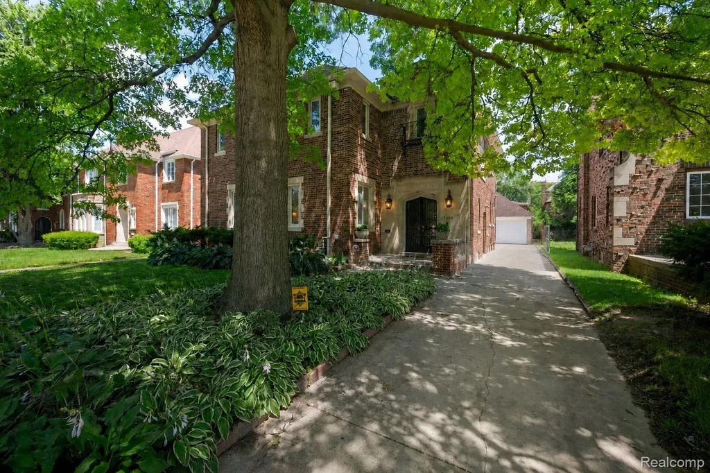 17198 Wildemere Street Detroit City MI 48221