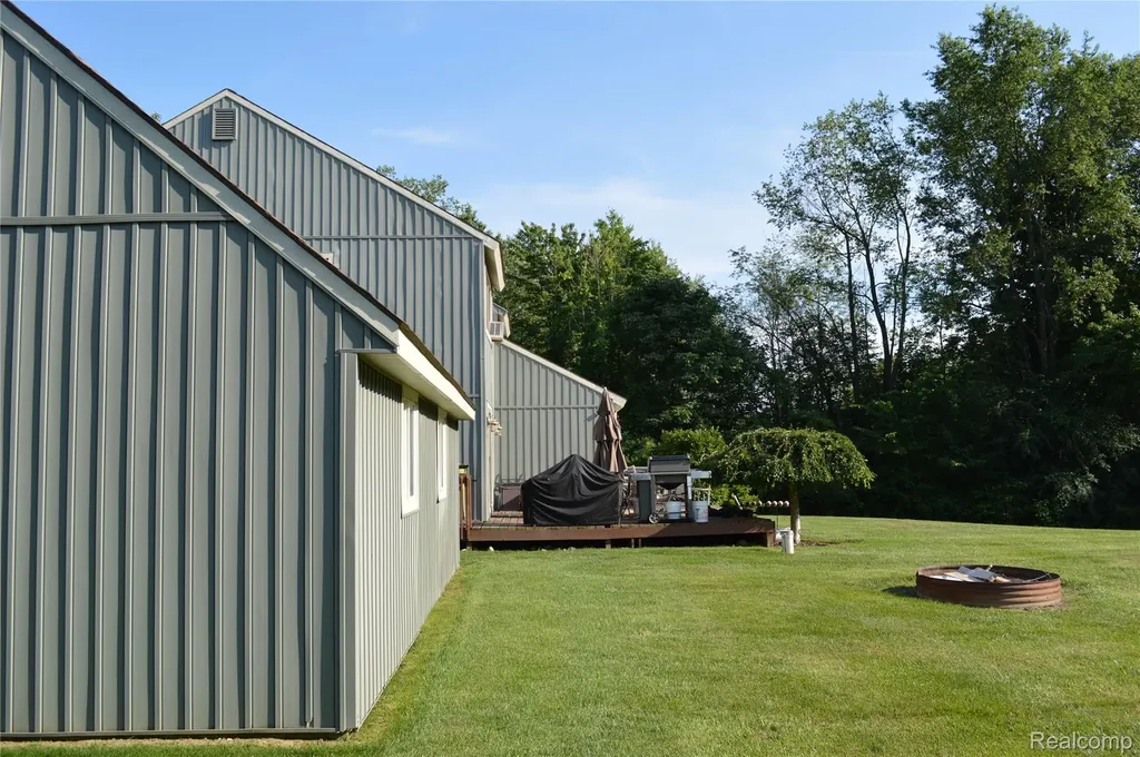 10055 Walnut Hill Drive Springfield Charter Township MI 48350