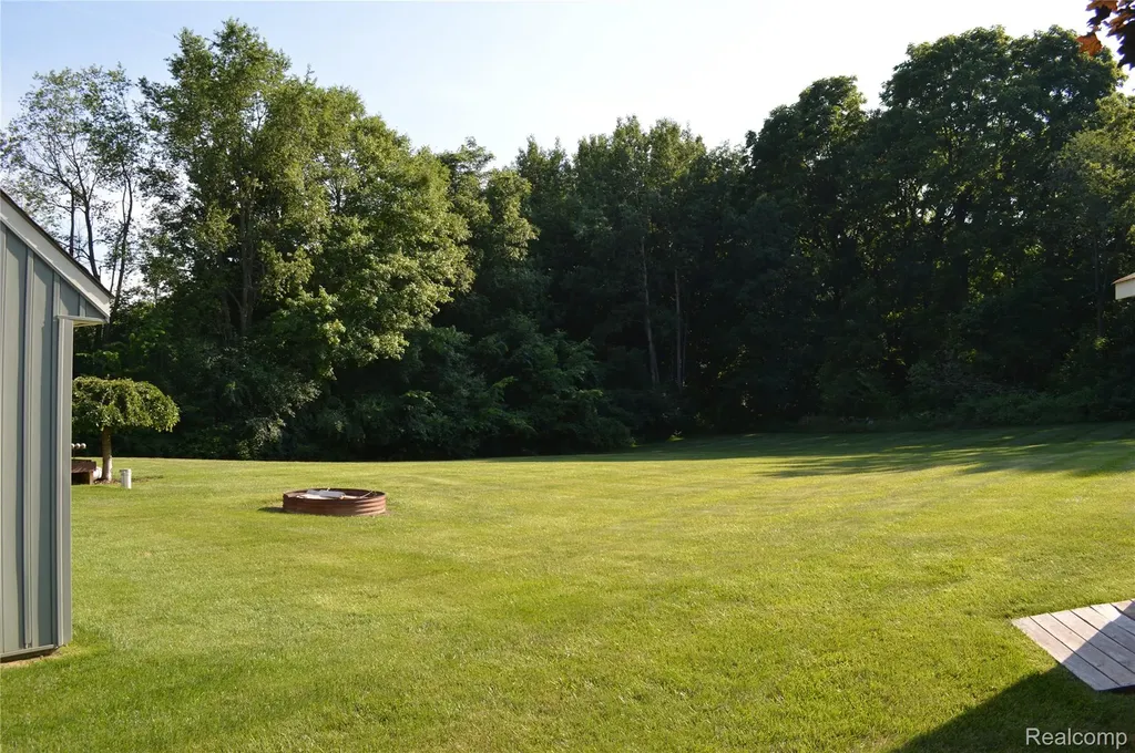 10055 Walnut Hill Drive Springfield Charter Township MI 48350