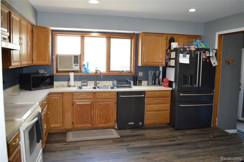 10055 Walnut Hill Drive Springfield Charter Township MI 48350