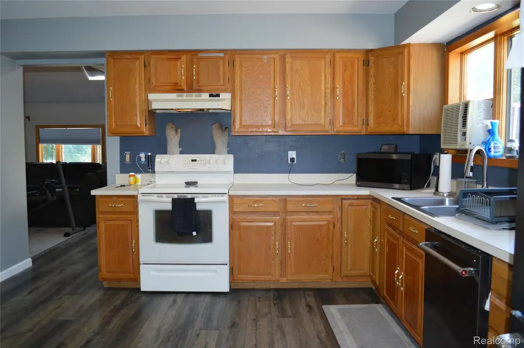 10055 Walnut Hill Drive Springfield Charter Township MI 48350