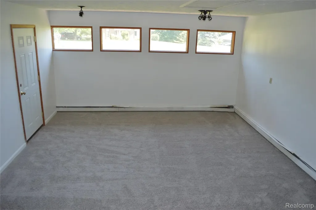 10055 Walnut Hill Drive Springfield Charter Township MI 48350