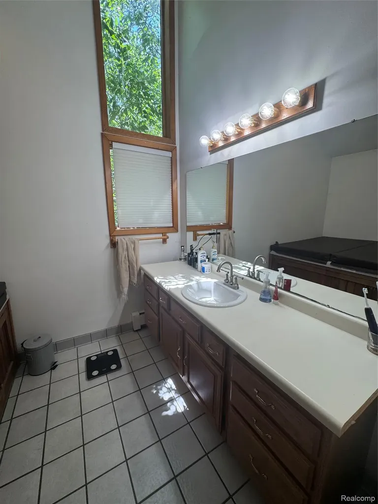 10055 Walnut Hill Drive Springfield Charter Township MI 48350